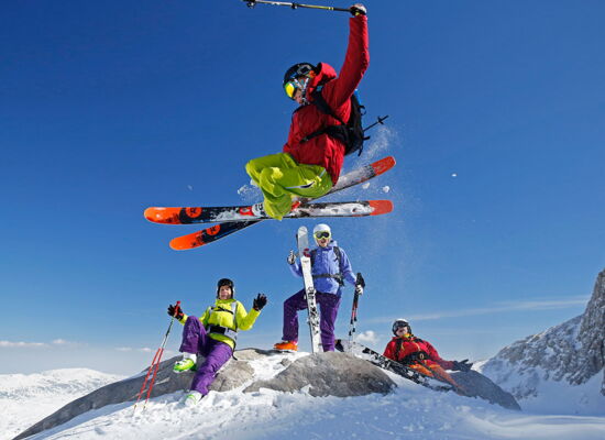 Spaß und Sport im Winter - ob gemütliche die Pisten erkunden oder mit Tricks durch die Luft fliegen - alles ist möglich in unserer Hoamat